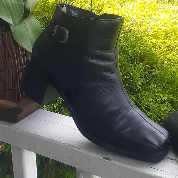 WITCHY GOTH CHUNKY HEEL COMBAT BOOTIES!!! - Picture 2 of 12